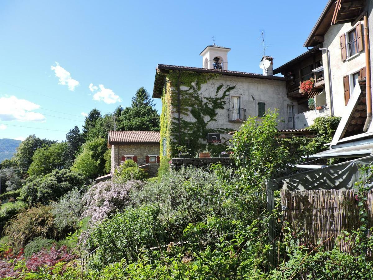 マンデッロ・デル・ラーリオ Casa Maggianaヴィラ エクステリア 写真